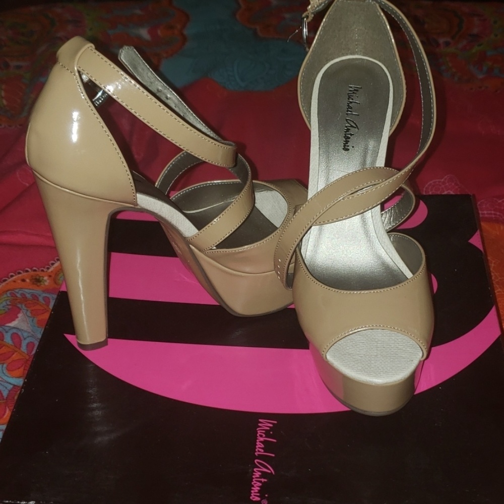 Nude Patent Pump